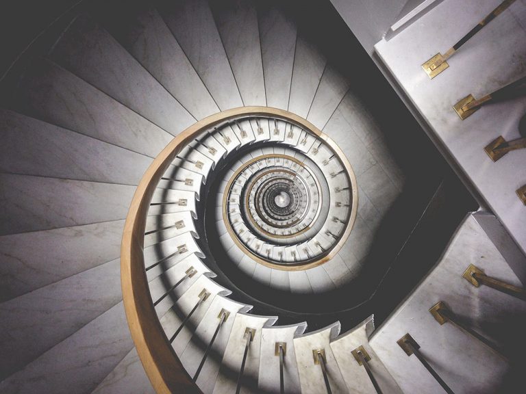 Aus welchem Material werden die Treppen gefertigt?