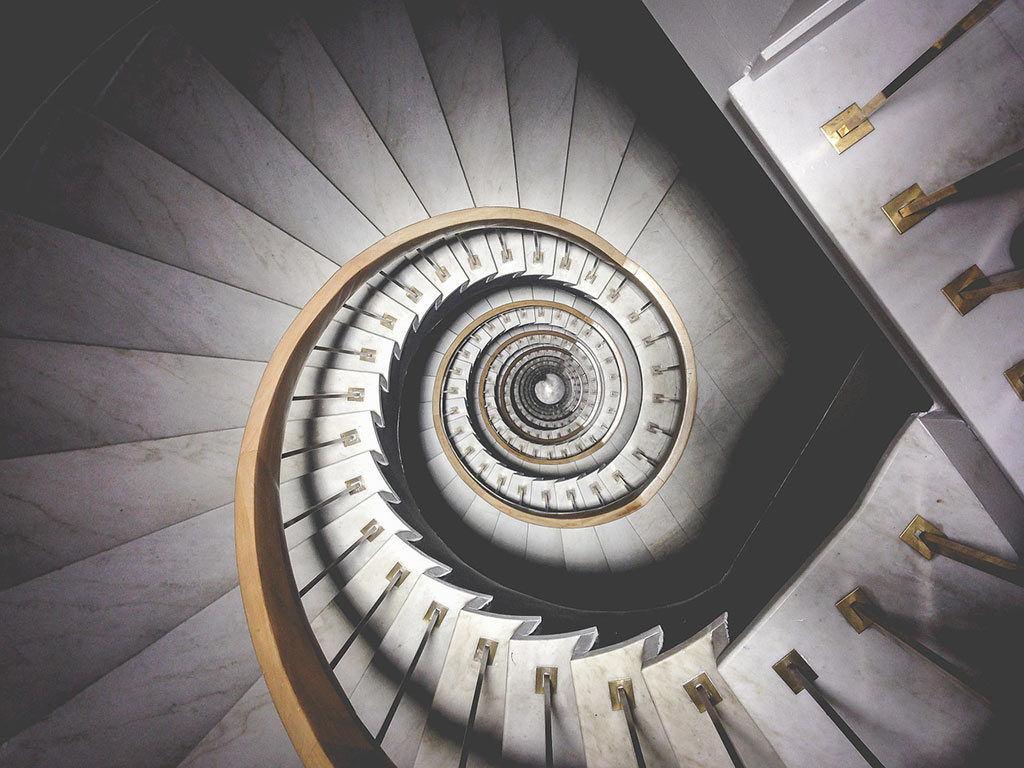 Aus welchem Material werden die Treppen gefertigt?