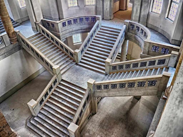 Teppichtreppen als Verkleidung einer Betontreppe